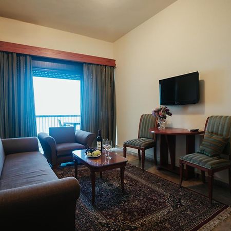 Holiday Suites Hotel & Beach Resort Jounieh Exterior photo