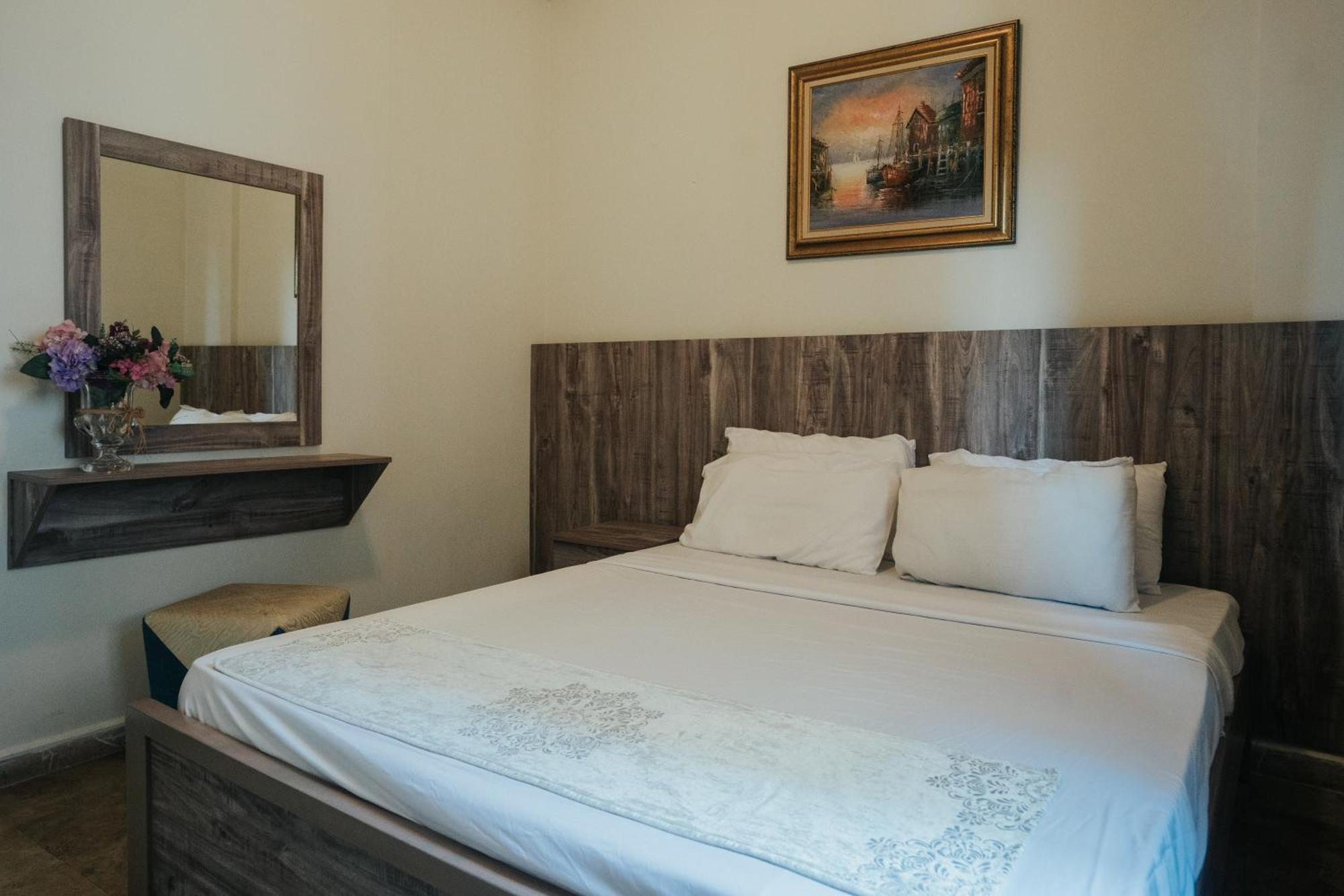 Holiday Suites Hotel & Beach Resort Jounieh Exterior photo