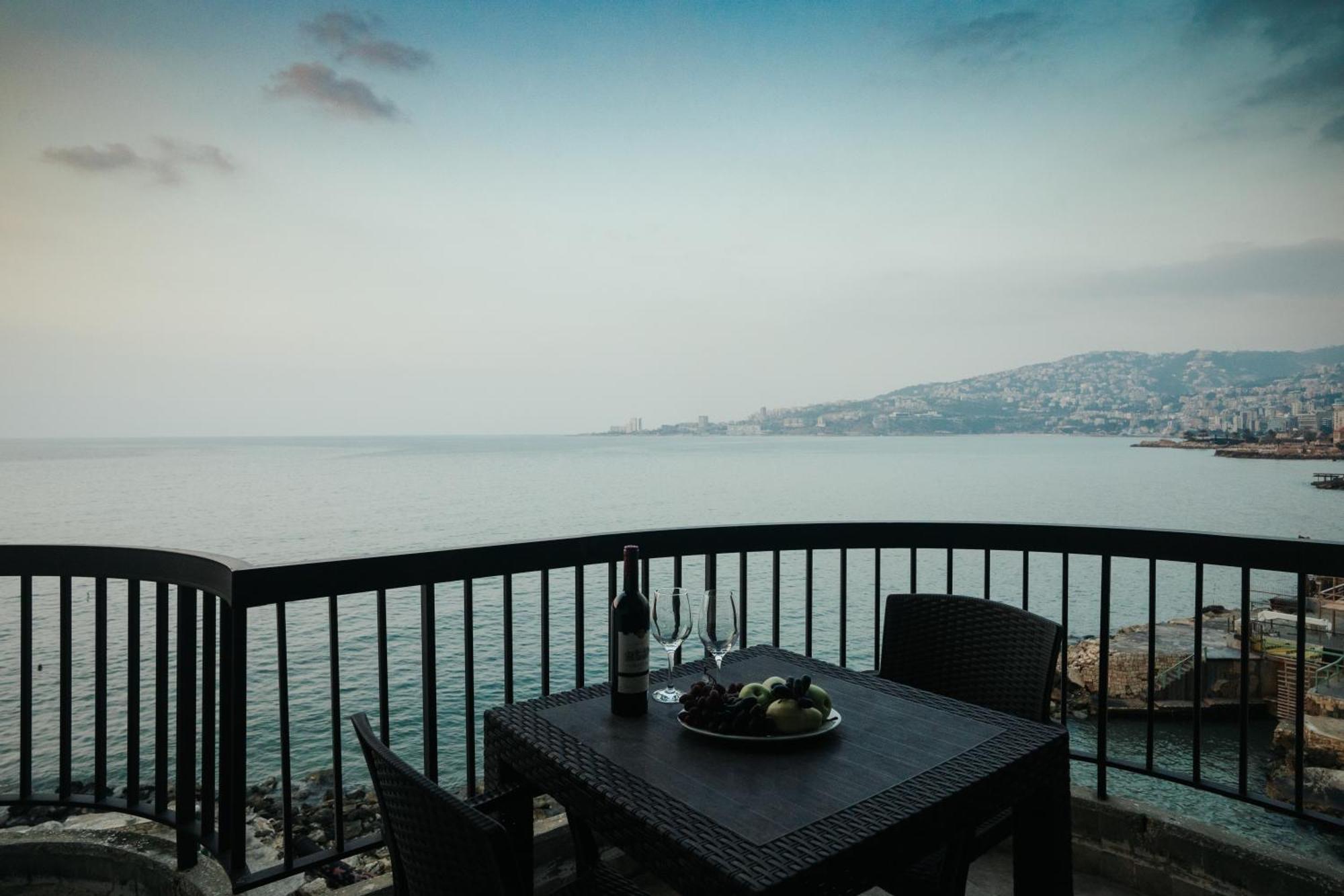Holiday Suites Hotel & Beach Resort Jounieh Exterior photo