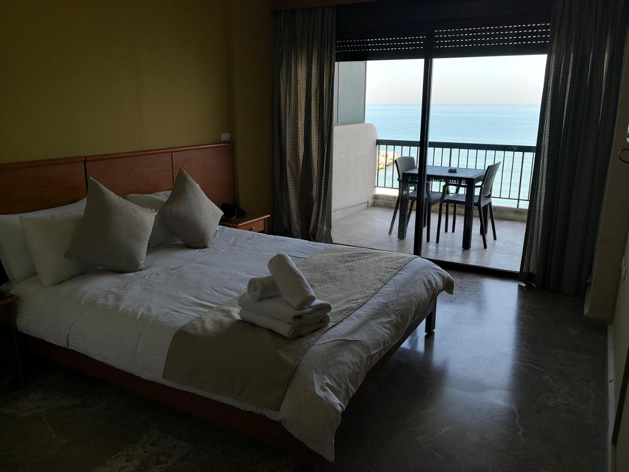 Holiday Suites Hotel & Beach Resort Jounieh Exterior photo