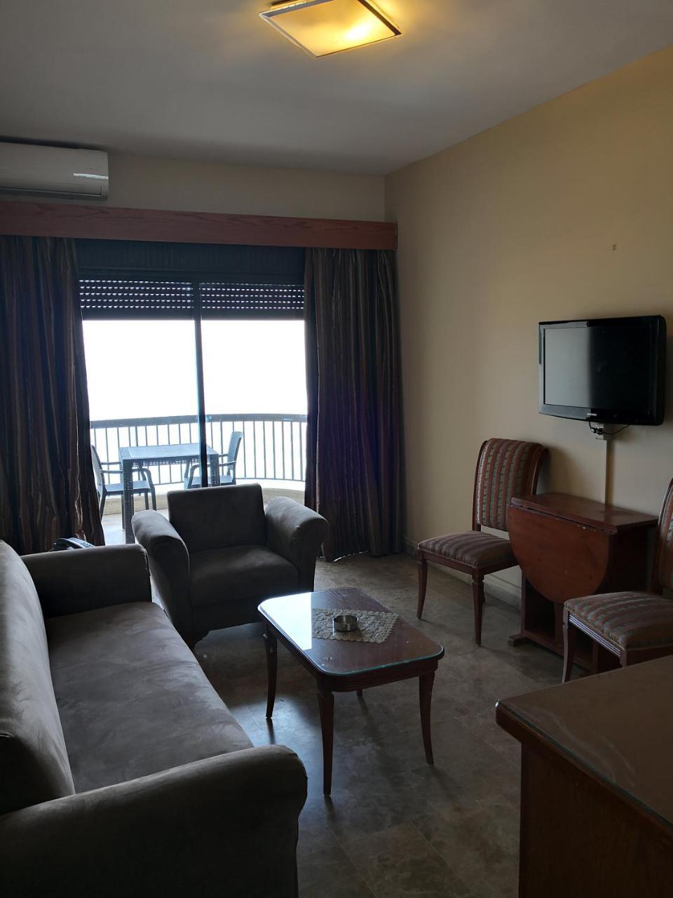 Holiday Suites Hotel & Beach Resort Jounieh Exterior photo